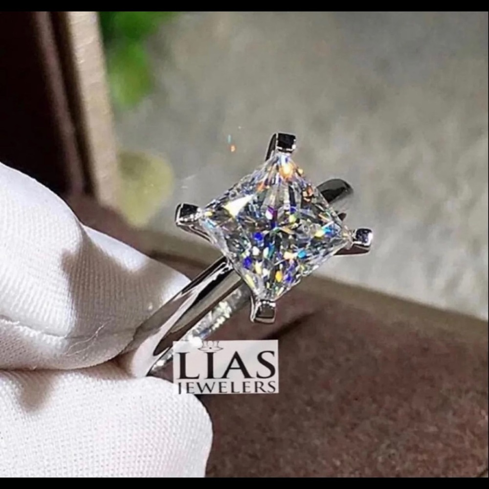 New 18k white gold engagement ring
